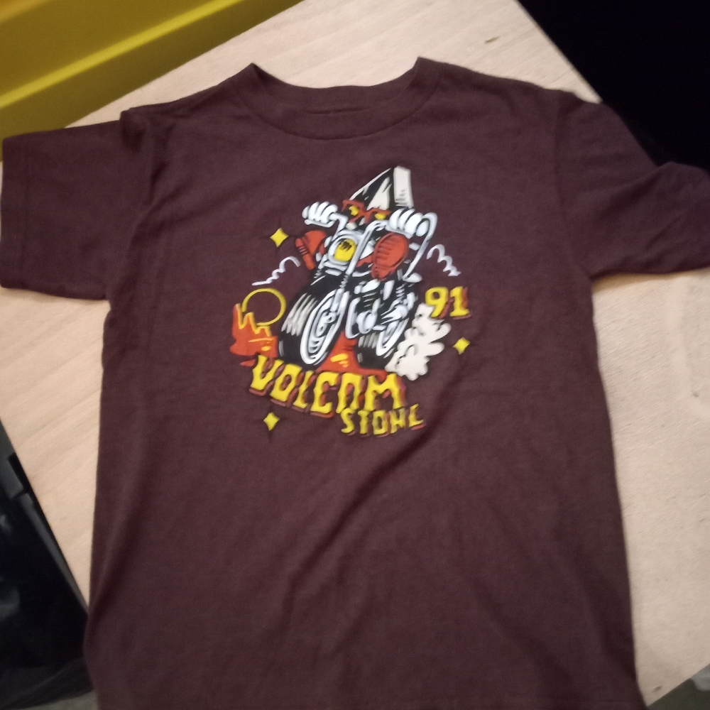 NWOT 5-6Y Volcom Maroon Graphic Tee